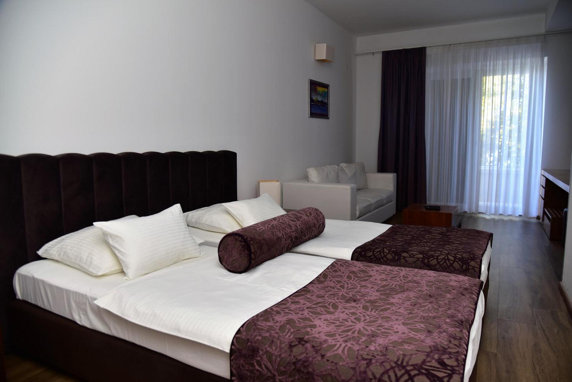 Lipa 4*